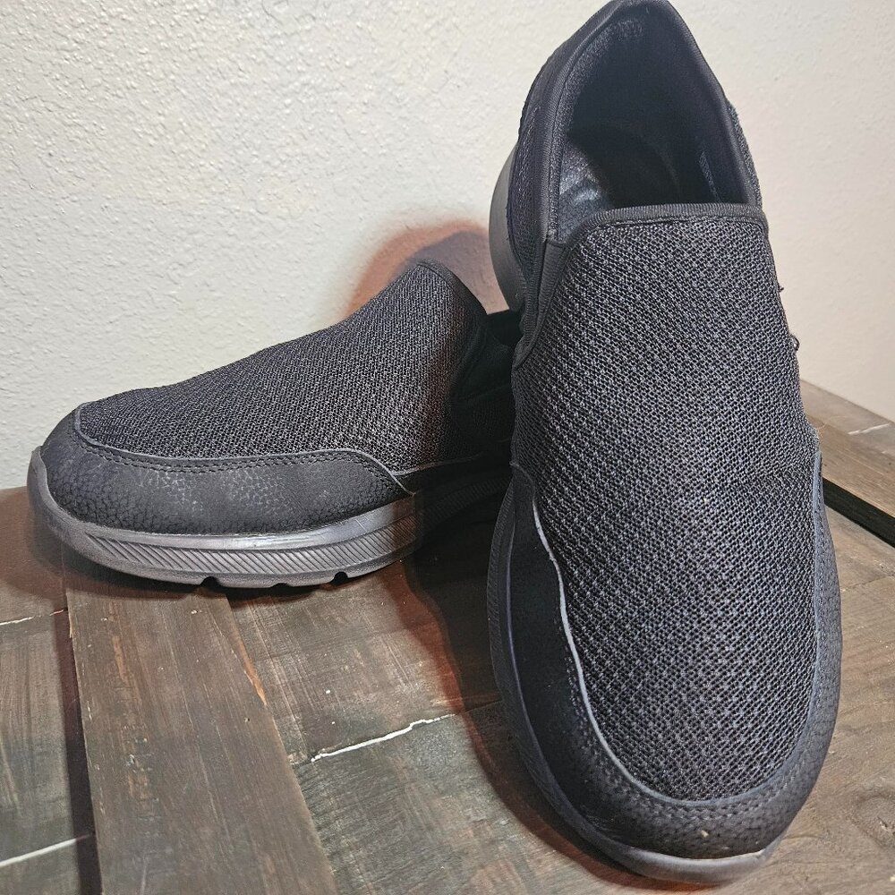 Men's Skechers Go Walk Slip on casual shoes   Black   Size 11